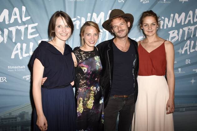 Helena Hufnagel, Jytte-Merle Böhrnsen, Maxi Schafroth und Luise Heyer bei der Premiere des Kinofilms Einmal Bitte Alles im Kino am Sendlinger Tor. München, 10.07.2017 Foto:xP.xSchönbergerx xFuturexImage