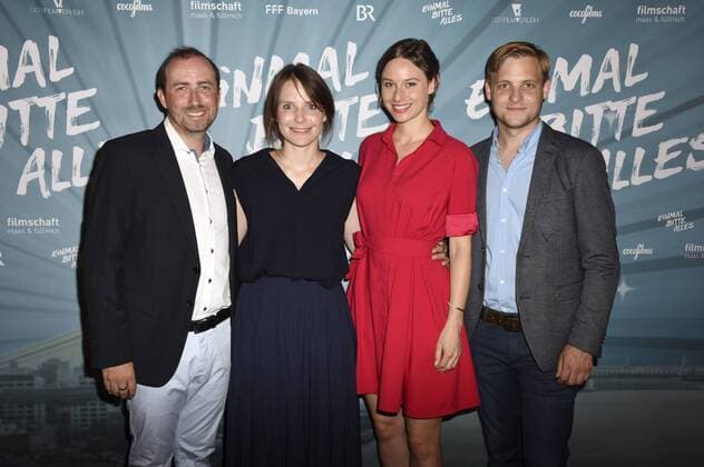 Christian Füllmich, Helena Hufnagel, Miriam Ferstl und Torben Maas bei der Premiere des Kinofilms Einmal Bitte Alles im Kino am Sendlinger Tor. München, 10.07.2017 Foto:xP.xSchönbergerx xFuturexImage
