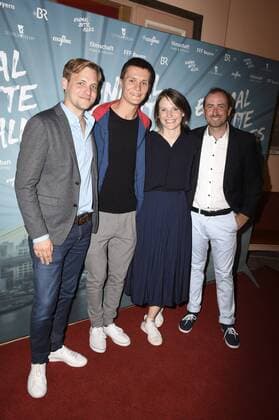 Torben Maas, Fabian Halbig, Helena Hufnagel und Christian Füllmich bei der Premiere des Kinofilms Einmal Bitte Alles im Kino am Sendlinger Tor. München, 10.07.2017 Foto:xP.xSchönbergerx xFuturexImage