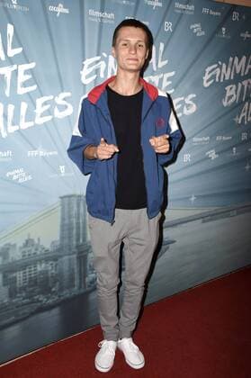 Fabian Halbig bei der Premiere des Kinofilms Einmal Bitte Alles im Kino am Sendlinger Tor. München, 10.07.2017 Foto:xP.xSchönbergerx xFuturexImage