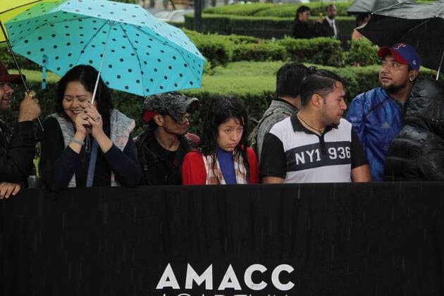 July 11, 2017 - Mexico - EUM20170711ESP23.JPG.CIUDAD DE MEXICO Awards Premios-Ariel.- A pesar de la lluvia en esta capital, algunas personas observan la alfombra roja de de la 59 entrega de los Premios Ariel, el 11 de julio de 2017 en el Palacio de Bellas Artes. Foto: Agencia EL UNIVERSAL Carlos Mejia EVZ Mexico  - ZUMAu78_ 20170711_zaf_u78_091 Copyright: xCarlosxMejiax