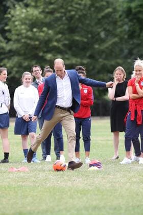 . 13 07 2017. London, United Kingdom. The Duke of Cambridge with the England Women football team and local schoolchildren after a reception at Kensington Palace in London to wish the team good luck in the forthcoming UEFA Women s Euro 2017 tournament in the Netherlands.  xStephenxLockx xi-Imagesx IIM-15554-0020
