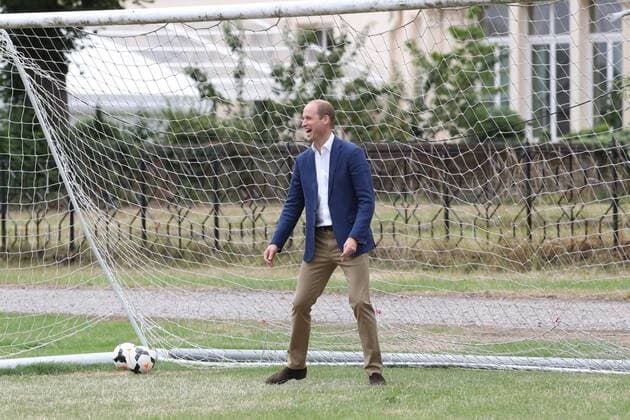 . 13 07 2017. London, United Kingdom. The Duke of Cambridge with the England Women football team and local schoolchildren after a reception at Kensington Palace in London to wish the team good luck in the forthcoming UEFA Women s Euro 2017 tournament in the Netherlands.  xStephenxLockx xi-Imagesx IIM-15554-0010