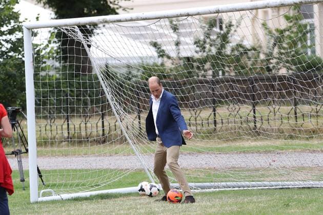 . 13 07 2017. London, United Kingdom. The Duke of Cambridge with the England Women football team and local schoolchildren after a reception at Kensington Palace in London to wish the team good luck in the forthcoming UEFA Women s Euro 2017 tournament in the Netherlands.  xStephenxLockx xi-Imagesx IIM-15554-0011