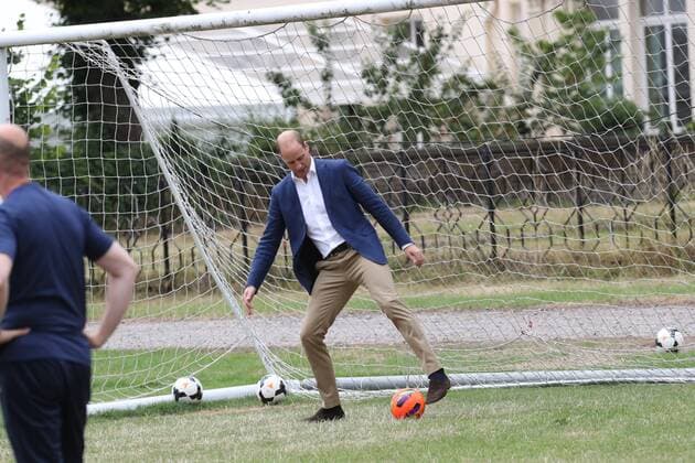 . 13 07 2017. London, United Kingdom. The Duke of Cambridge with the England Women football team and local schoolchildren after a reception at Kensington Palace in London to wish the team good luck in the forthcoming UEFA Women s Euro 2017 tournament in the Netherlands.  xStephenxLockx xi-Imagesx IIM-15554-0012