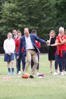 . 13 07 2017. London, United Kingdom. The Duke of Cambridge with the England Women football team and local schoolchildren after a reception at Kensington Palace in London to wish the team good luck in the forthcoming UEFA Women s Euro 2017 tournament in the Netherlands.  xStephenxLockx xi-Imagesx IIM-15554-0018