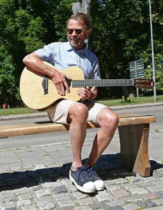 Former ABBA-member Bjorn Ulvaeus tries out the new Bjorn- and Benny-bench in Linkoping, Sweden. This is the exact place where Bjorn Ulvaeus and Benny Andersson met for the first time in 1966 when they were touring with their respective bands Hootenanny Singers and Hep Stars . Bjorn Ulvaeus ( ABBA ) Linköping Sweden  532847
