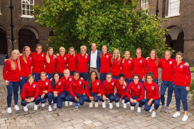 219349 Papixs Starface 2017-07-13 London Royaume Uni PAP07171739 The Duke of Cambridge goes in goal as a member of the Wildcats Girls football programme takes a shot as he hosts a reception for the England Women football team at Kensington Palace in London. Prince William Duc de Cambridge (Angleterre)  Copyright: xPapixsx xStarfacex STAR_219349_028