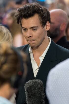 July 13, 2017 - London, London, UK - Harry Styles of pop group One Direction attends the Dunkirk World Film Premiere. London UK  - ZUMAt138 20170713_zap_t138_023 Copyright: xRayxTangx