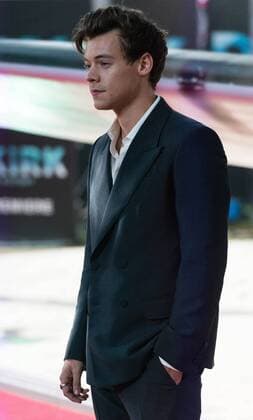 July 13, 2017 - London, London, UK - Harry Styles of pop group One Direction attends the Dunkirk World Film Premiere. London UK  - ZUMAt138 20170713_zap_t138_015 Copyright: xRayxTangx