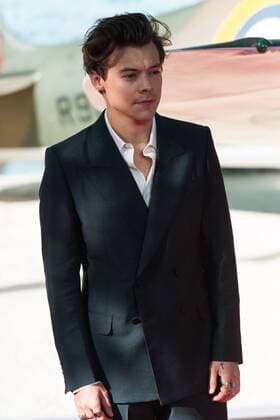 July 13, 2017 - London, London, UK - Harry Styles of pop group One Direction attends the Dunkirk World Film Premiere. London UK  - ZUMAt138 20170713_zap_t138_012 Copyright: xRayxTangx