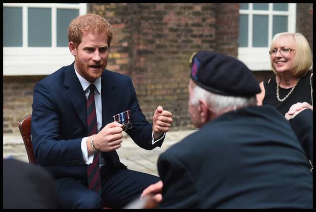 . 13 07 2017. London, United Kingdom. Prince Harry Dunkirk veterans. Prince Harry hosts a reception attended by Dunkirk veterans ahead of the Dunkirk World Premiere at Kensington Palace on July 13, 2017 in London, England.  xi-Imagesx xPoolx IIM-15567-0040