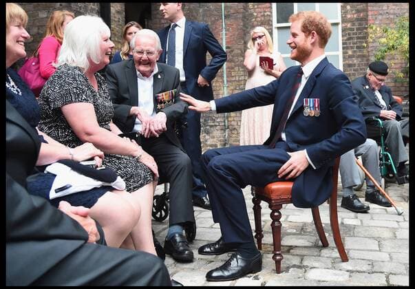 . 13 07 2017. London, United Kingdom. Prince Harry Dunkirk veterans. Prince Harry hosts a reception attended by Dunkirk veterans ahead of the Dunkirk World Premiere at Kensington Palace on July 13, 2017 in London, England.  xi-Imagesx xPoolx IIM-15567-0030