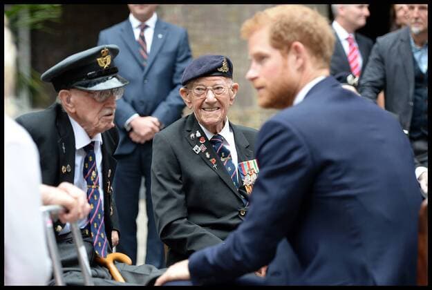 . 13 07 2017. London, United Kingdom. Prince Harry Dunkirk veterans. Dunkirk veterans Arthur Taylor and Garth Wright meet Prince Harry at a reception hosted by Prince Harry ahead of the Dunkirk World Premiere at Kensington Palace on July 13, 2017 in London, England.  xi-Imagesx xPoolx IIM-15567-0033