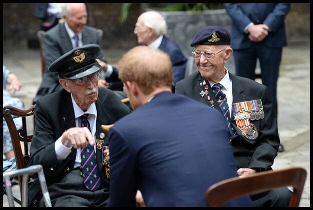 . 13 07 2017. London, United Kingdom. Prince Harry Dunkirk veterans. Dunkirk veterans Arthur Taylor and Garth Wright meet Prince Harry at a reception hosted by Prince Harry ahead of the Dunkirk World Premiere at Kensington Palace on July 13, 2017 in London, England.  xi-Imagesx xPoolx IIM-15567-0034