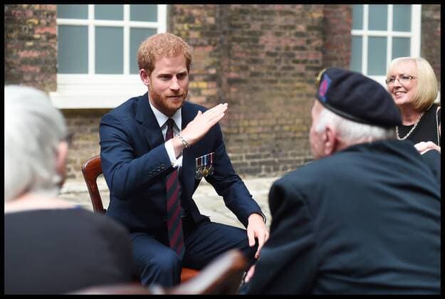 . 13 07 2017. London, United Kingdom. Prince Harry Dunkirk veterans. Prince Harry speaks to Dunkirk veterans at a reception hosted by Prince Harry ahead of the Dunkirk World Premiere at Kensington Palace on July 13, 2017 in London, England.  xi-Imagesx xPoolx IIM-15567-0038