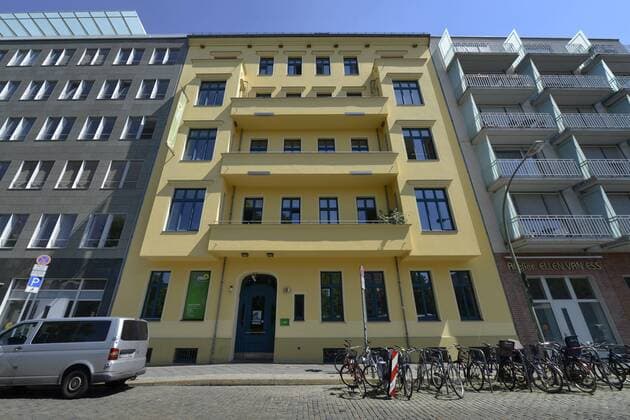 BUENDNIS 90 DIE GRUENEN, Bundesgeschaeftsstelle, Platz vor dem Neuen Tor, Mitte, Berlin, Deutschland BUENDNIS 90 DIE GRUENEN Bundesgeschaeftsstelle Mitte Berlin Deutschland