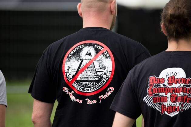 15.07.2017 - Rock gegen Überfremdung - Neonazis um Tommy Frenck veranstalten im thüringischen Themar ein Rechtsrockkonzert mit über 5000 Teilnehmerinnen und Teilnehmern. Besucher trugen offen neonazistische Symbolik. Angekündigt waren Bands wie öDie Lunikoff Verschwörung˜, öSleipnir˜ und öStahlgewitter˜. Copyright: xMichaelxTrammerx