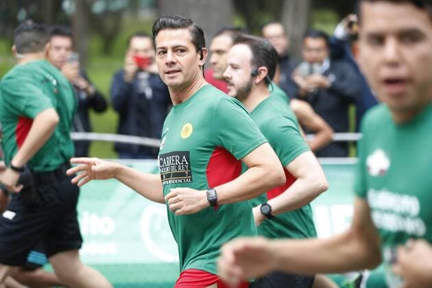 Mexiko: Präsident Pena Nieto nimmt an Volkslauf teil July 15, 2017 - Mexico - EUM20170715NAC06.JPG.CIUDAD DE MEXICO President Presidente-EPN Carrera Molino del Rey.- El presidente de Mexico, Enrique Pena Nieto, encabeza la Septima Carrera del Rey el sabado 15 de julio de 2017 en el Bosque de Chapultepec. Foto: Agencia EL UNIVERSAL Luis Cortes EVZ Mexico  - ZUMAu78_ 20170715_zaf_u78_007 Copyright: xLuisxCortesx
