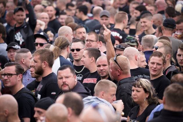 15.07.2017 - Rock gegen Überfremdung - Neonazis um Tommy Frenck veranstalten im thüringischen Themar ein Rechtsrockkonzert mit über 5000 Teilnehmerinnen und Teilnehmern. Besucher trugen offen neonazistische Symbolik. Angekündigt waren Bands wie öDie Lunikoff Verschwörung˜, öSleipnir˜ und öStahlgewitter˜. Copyright: xMichaelxTrammerx