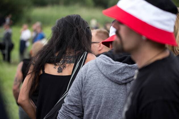 15.07.2017 - Rock gegen Überfremdung - Blood and Honor T-Shirt - Neonazis um Tommy Frenck veranstalten im thüringischen Themar ein Rechtsrockkonzert mit über 5000 Teilnehmerinnen und Teilnehmern. Besucher trugen offen neonazistische Symbolik. Angekündigt waren Bands wie öDie Lunikoff Verschwörung˜, öSleipnir˜ und öStahlgewitter˜. Copyright: xMichaelxTrammerx