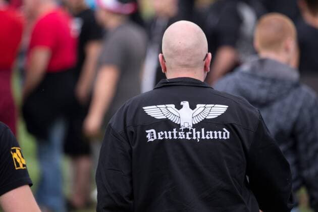 15.07.2017 - Rock gegen Überfremdung - Bomberjacke mit Deutschland Aufruck - Neonazis um Tommy Frenck veranstalten im thüringischen Themar ein Rechtsrockkonzert mit über 5000 Teilnehmerinnen und Teilnehmern. Besucher trugen offen neonazistische Symbolik. Angekündigt waren Bands wie öDie Lunikoff Verschwörung˜, öSleipnir˜ und öStahlgewitter˜. Copyright: xMichaelxTrammerx