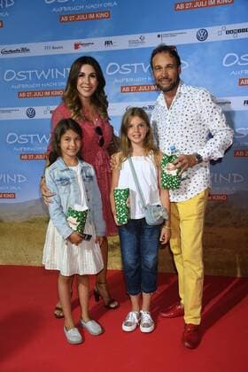Alxander Klaus Stecher mit Ehefrau Judith Willhelm mit ihren Töchtern Premiere Ostwind Mathäser Filmpalast Kino, Fernsehen München 16. Juli 2017