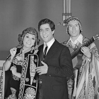 Musik kennt keine Grenzen Musik kennt keine Grenzen, Musikserie, Deutschland 1977, Regie: Kurt Ulrich, Mitwirkende: Vico Torriani mit der peruanischen Gruppe Peru Folkloricio Copyright: Roba MaxxSchweigmann UnitedArchives24471