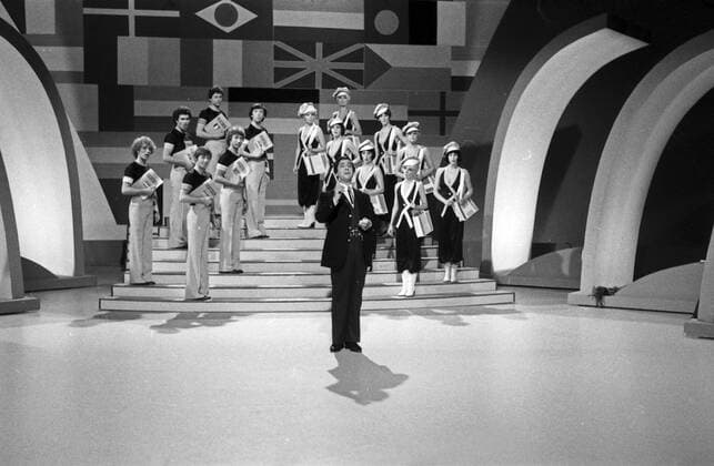 Musik kennt keine Grenzen Musik kennt keine Grenzen, Musikserie, Deutschland 1977, Regie: Kurt Ulrich, Mitwirkende: Vico Torriani mit Ballett Copyright: Roba MaxxSchweigmann UnitedArchives24499