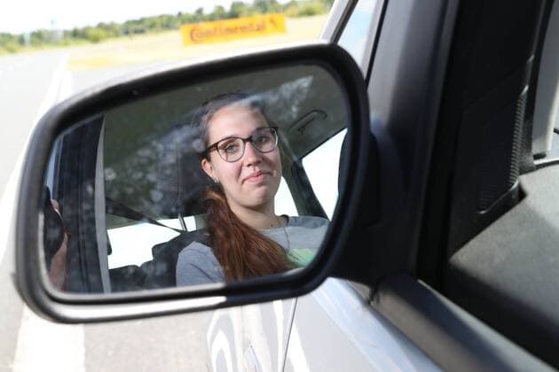 Hannover, Laatzen, ADAC Fahrsicherheitszentrum, Verkehrsminister Olaf Lies hat neuen Modellversuch zum begleiteten Fahren angekündigt. Dabei könnten Jugendliche schon mit 16 den Führerschein erwerben. Lina Waldmann (17),