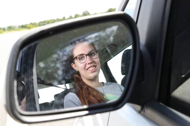 Hannover, Laatzen, ADAC Fahrsicherheitszentrum, Verkehrsminister Olaf Lies hat neuen Modellversuch zum begleiteten Fahren angekündigt. Dabei könnten Jugendliche schon mit 16 den Führerschein erwerben. Lina Waldmann (17),