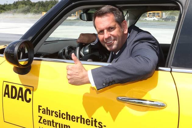 Hannover, Laatzen, ADAC Fahrsicherheitszentrum, Verkehrsminister Olaf Lies hat neuen Modellversuch zum begleiteten Fahren angekündigt. Dabei könnten Jugendliche schon mit 16 den Führerschein erwerben.