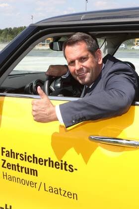 Hannover, Laatzen, ADAC Fahrsicherheitszentrum, Verkehrsminister Olaf Lies hat neuen Modellversuch zum begleiteten Fahren angekündigt. Dabei könnten Jugendliche schon mit 16 den Führerschein erwerben.