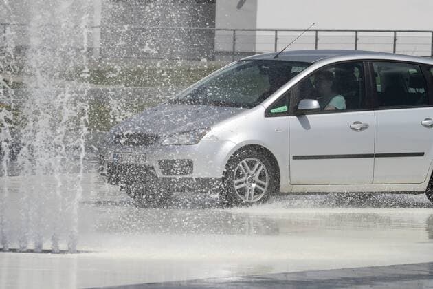 Hannover, Laatzen, ADAC Fahrsicherheitszentrum, Verkehrsminister Olaf Lies hat neuen Modellversuch zum begleiteten Fahren angekündigt. Dabei könnten Jugendliche schon mit 16 den Führerschein erwerben.
