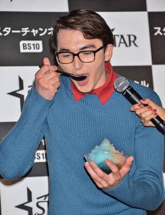 Actor Isaac Hempstead-Wright eats a shaved ice during the Japan Premiere for the drama A Game of Thrones: A Song of Ice and Fire in Tokyo, Japan on July 17, 2017. This drama series broadcast by channel Star channel on July 17 in Japan.?????  TKP2017071726 KEIZOxMORI
