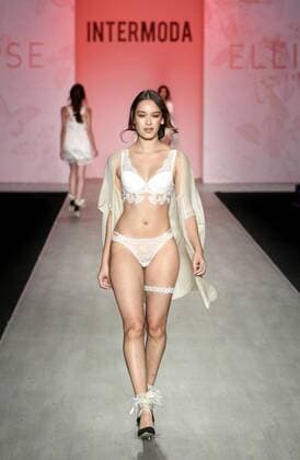 A model presents creations of the Colombian brand Ellipse during the opening fashion show of the 67th Intermoda in Guadalajara, Mexico, 18 July 2017. MEXICO INTERMODA GUADALAJARA !ACHTUNG: NUR REDAKTIONELLE NUTZUNG!  Copyright: xUlisesxRuizxBasurtox GDJ006 20170718-636360155388873018