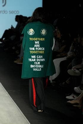 A model show pieces of Mexican designer Ricardo Seco, with messages in favor of migration, during the runway of the 67 edition of Intermoda in Guadalajara, Mexico, 18 July 2017. 67 edition of Intermoda in Mexico !ACHTUNG: NUR REDAKTIONELLE NUTZUNG!  Copyright: xUlisesxRuizxBasurtox MEX215 20170719-636360354663162719