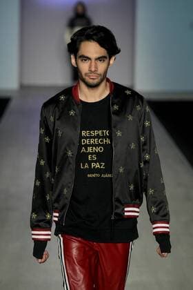 A model show pieces of Mexican designer Ricardo Seco, with messages in favor of migration, during the runway of the 67 edition of Intermoda in Guadalajara, Mexico, 18 July 2017. 67 edition of Intermoda in Mexico !ACHTUNG: NUR REDAKTIONELLE NUTZUNG!  Copyright: xUlisesxRuizxBasurtox MEX215 20170719-636360354685315003
