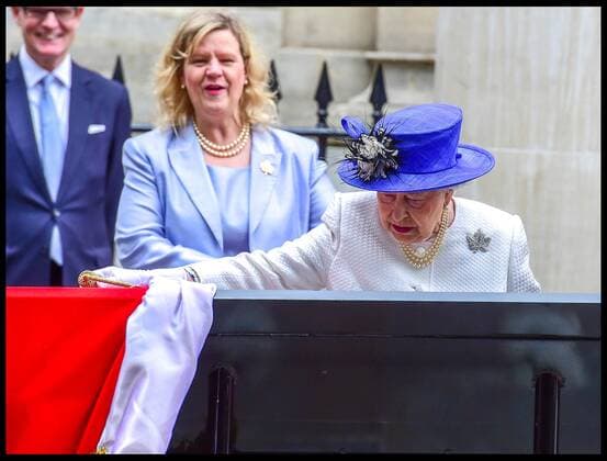 . 19 07 2017. London, United Kingdom. The Queen and Prince Philip Visit Canada House. Her Majesty Queen Elizabeth II and Prince Philip, the Duke of Edinburgh visit Canada House in Trafalgar Square to celebrate Canada s 150th anniversary of Confederation. Their Highnesses will view artefacts and displays celebrating Canada 150, including items from the Royal Archives and from the National Maritime Museum s exhibition Death in the Ice, which explores Sir John Franklin s final Arctic expedition.  xPetexMaclainex xi-Imagesx IIM-15605-0009