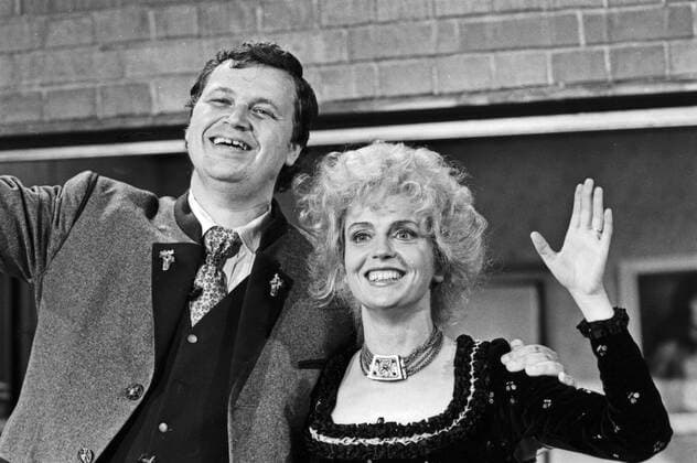 Der deutsche Kabarettist, Autor und Schauspieler Gerhard Polt mit Gisela Schneeberger in der Produktion Heimatabend , Deutschland 1984, Regie: Christian Müller UnitedArchives00022595