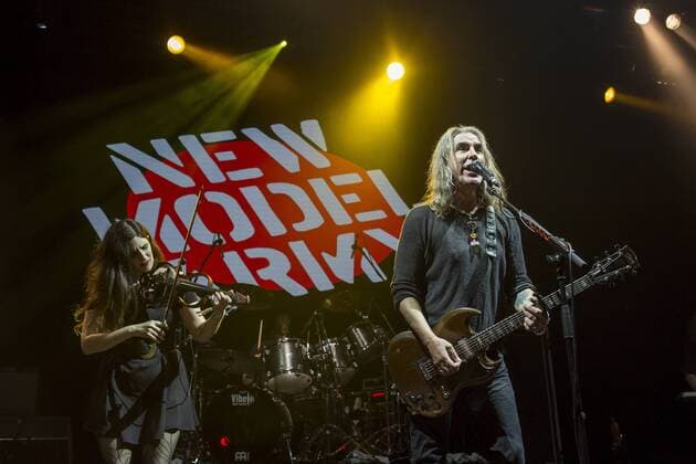 Die Band New Model Army steht am 20. Juli 2017 im Rahmen des Deichbrand Festival in Nordholz auf der Bühne. Festival - New Model Army beim Deichbrand Festival 2017