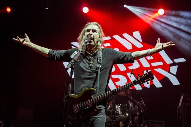Bilder des Tages Die Band New Model Army steht am 20. Juli 2017 im Rahmen des Deichbrand Festival in Nordholz auf der Bühne. Festival - New Model Army beim Deichbrand Festival 2017