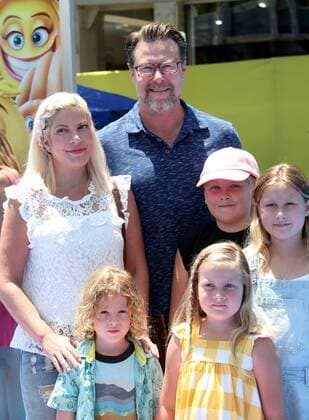 July 23, 2017 - Westwood, U.S. - 23 July 2017 - Westwood, California - Tori Spelling, Dean McDermott and Finn McDermott, Liam McDermott, Stella McDermott and Hattie McDermott. The Emoji Movie World Premiere held at Regency Village Theatre. Photo Credit: AdMedia Westwood U.S. - ZUMAa123 20170723_zaa_a123_508 Copyright: xF.xSadoux