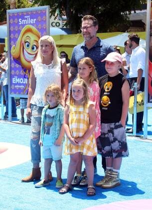 July 23, 2017 - Westwood, U.S. - 23 July 2017 - Westwood, California - Tori Spelling, Dean McDermott and Finn McDermott, Liam McDermott, Stella McDermott and Hattie McDermott. The Emoji Movie World Premiere held at Regency Village Theatre. Photo Credit: AdMedia Westwood U.S. - ZUMAa123 20170723_zaa_a123_501 Copyright: xF.xSadoux