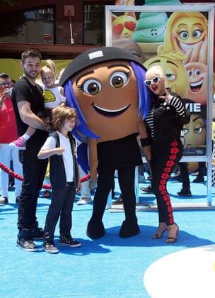 Bilder des Tages July 23, 2017 - Westwood, U.S. - 23 July 2017 - Westwood, California - Christina Aguilera, Matt Rutler, Summer Rain Rutler, Max Liron Bratman. The Emoji Movie World Premiere held at Regency Village Theatre. Photo Credit: AdMedia Westwood U.S. - ZUMAa123 20170723_zaa_a123_613 Copyright: xF.xSadoux