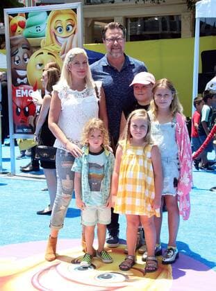 Bilder des Tages July 23, 2017 - Westwood, U.S. - 23 July 2017 - Westwood, California - Tori Spelling, Dean McDermott and Finn McDermott, Liam McDermott, Stella McDermott and Hattie McDermott. The Emoji Movie World Premiere held at Regency Village Theatre. Photo Credit: AdMedia Westwood U.S. - ZUMAa123 20170723_zaa_a123_519 Copyright: xF.xSadoux