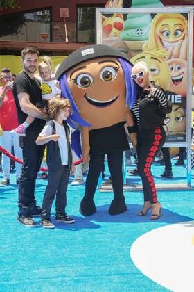 Christina Aguilera mit ihrem Partner Matthew Rutler und den Kindern Sohn Max Liron Bratman und Tochter Summer Rain Rutler bei der The Emoji Movie Film Premiere am 23.07.2017 in Westwood, Los Angeles The Emoji Movie Film Premiere in Westwood, Los Angeles, 2017 