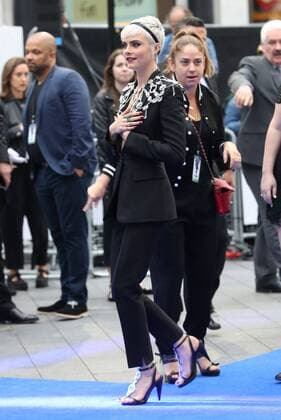 . 24 07 2017. London, United Kingdom. Cara Delevingne arriving at the Valerian premiere in London.  xStephenxLockx xi-Imagesx IIM-15621-0027