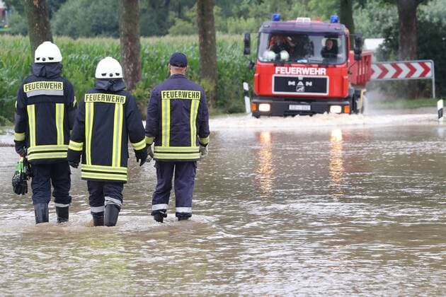 Landkreis Hildesheim, Hochwasser in Niedersachsen, Freiwillige Feuerwehr, THW, Überflutungen, Sandsäcke, Hochwassereinsatz in Heersum Gemeinde Holle Landkreis Hildesheim,