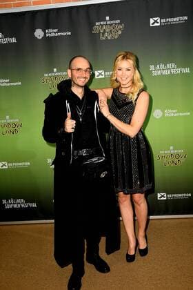 Der Forensiker Dr. Mark Benecke und die TV Moderatorin Nina Ensmann kommen am 26.07.2017 in Köln zur Premiere von Shadowland 2 - Das neue Abenteuer der US-amerikanischen Tanzkompanie Pilobolus aus Connecticut im Rahmen des 30. Kölner Sommerfestival in der Kölner Philharmonie.